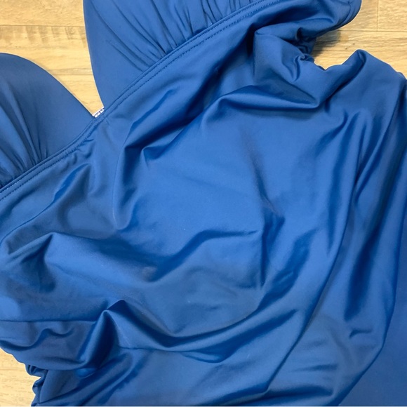 Victoria Secret Forever Enhanced Tummy Technology One Piece Swimsuit - Picture 10 of 12